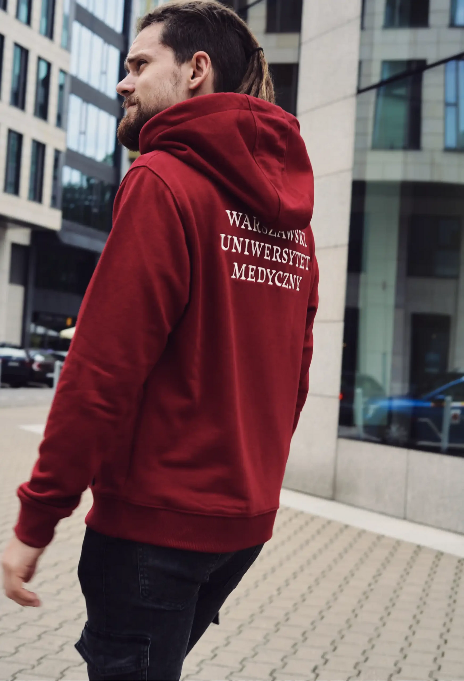 Hoodie WUM w kolorze czerwonym, bordo z napisem 